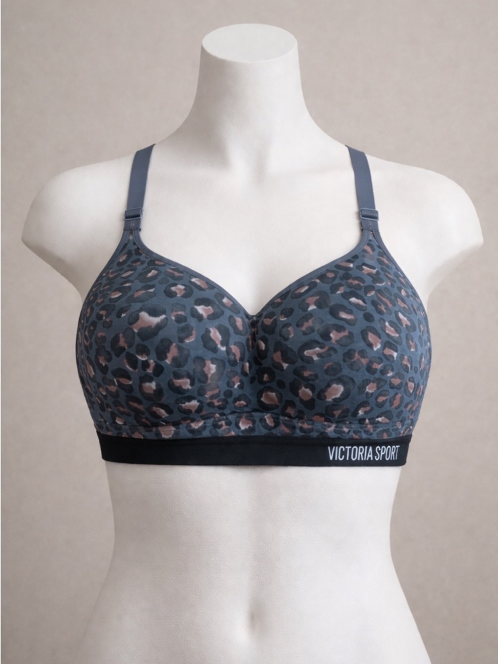 Victoria’s Secret Incredible Leopard Print Wireless Sports Bra - 34DDD